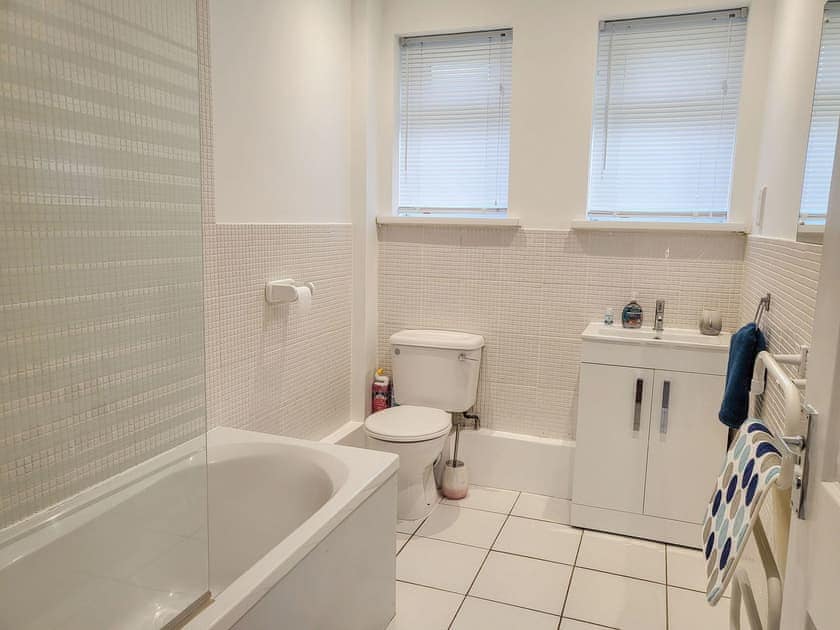 Bathroom | Bwthyn Gwyn, Ciliau Aeron, near Lampeter