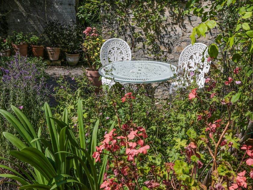 Sitting-out-area | Garden Flat, Pilton, near Glastonbury