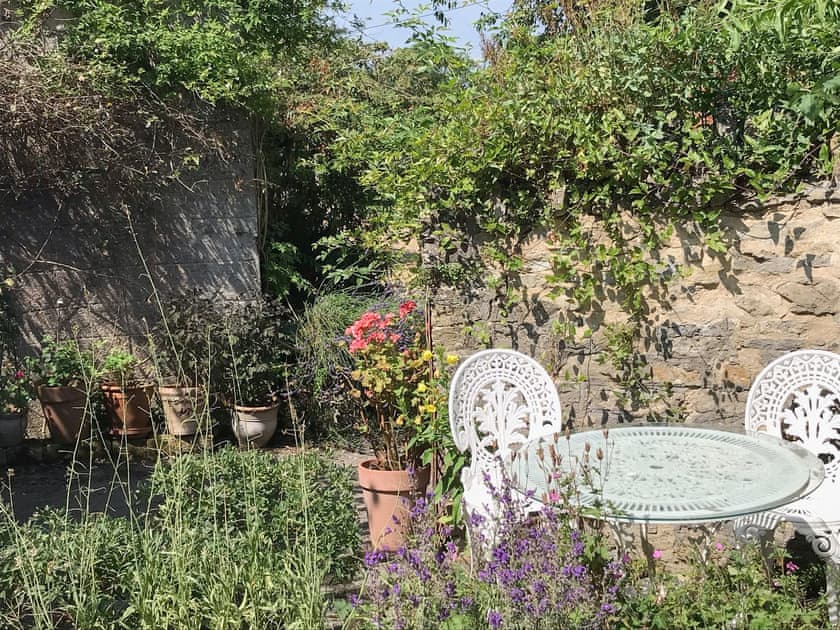 Sitting-out-area | Garden Flat, Pilton, near Glastonbury