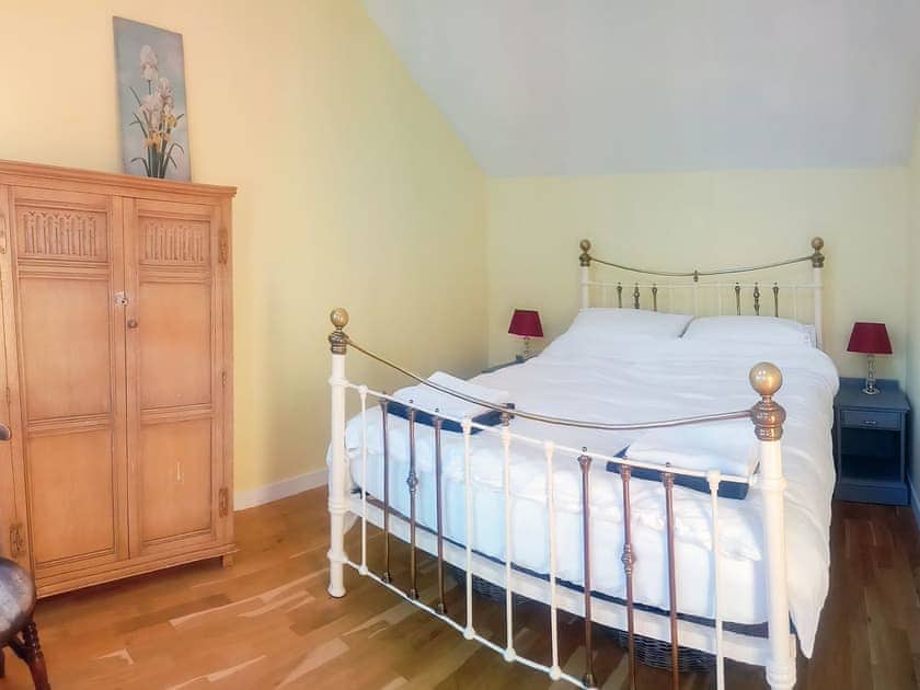 King size bedroom | Puddingstone Cottage, Gartmore
