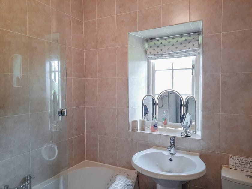 Bathroom | Moorhouse Farm Cottage, Hovingham, near York