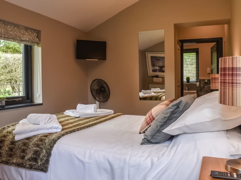 Double bedroom | The Retreat at Deer Park Farm, Babcary, near Somerton