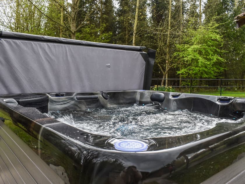 Hot tub | The Retreat at Deer Park Farm, Babcary, near Somerton