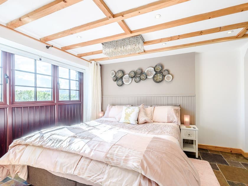 Double bedroom | The Coach House - Bronyn Farm, Ferryside, near Carmarthen