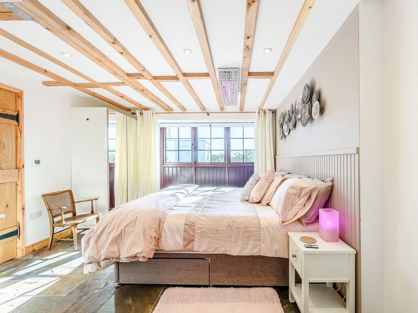 Double bedroom | The Coach House - Bronyn Farm, Ferryside, near Carmarthen