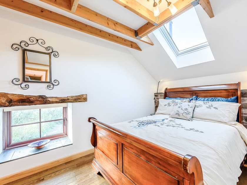 Double bedroom | The Coach House - Bronyn Farm, Ferryside, near Carmarthen