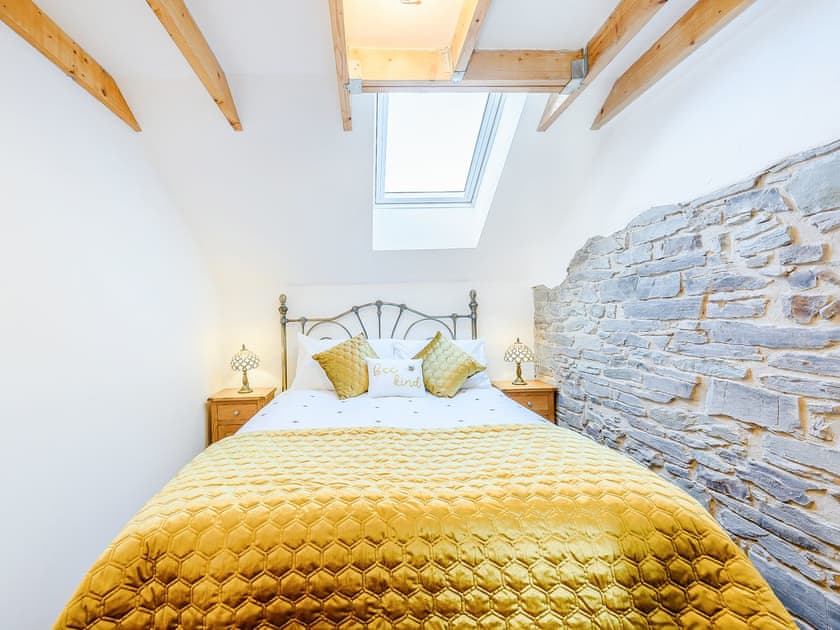 Double bedroom | The Coach House - Bronyn Farm, Ferryside, near Carmarthen