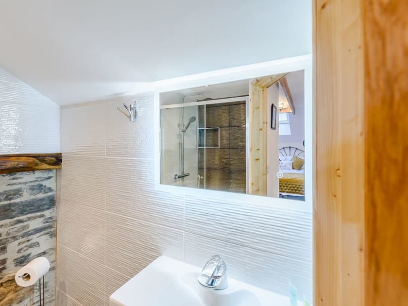 Shower room | The Coach House - Bronyn Farm, Ferryside, near Carmarthen