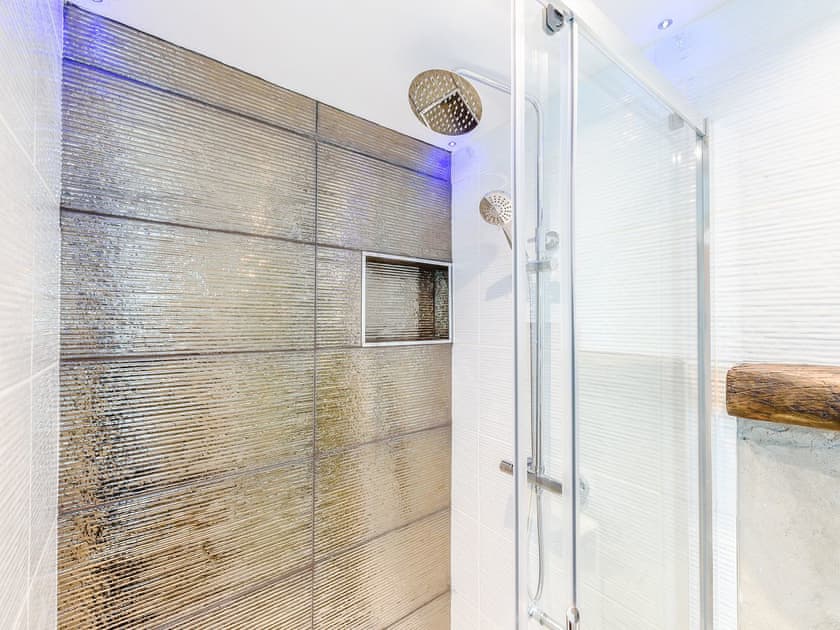 Shower room | The Coach House - Bronyn Farm, Ferryside, near Carmarthen