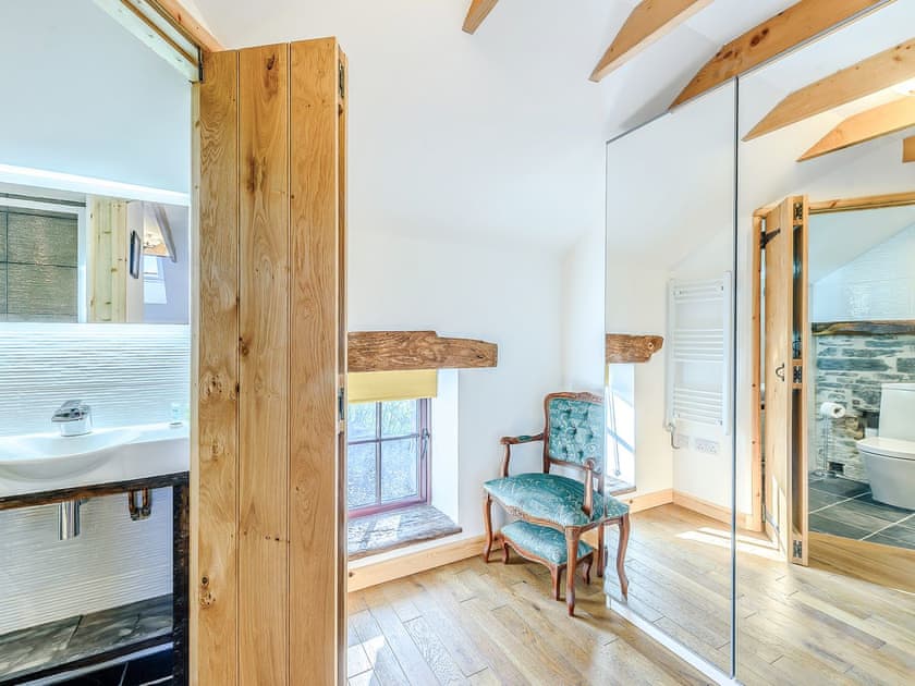 Shower room | The Coach House - Bronyn Farm, Ferryside, near Carmarthen