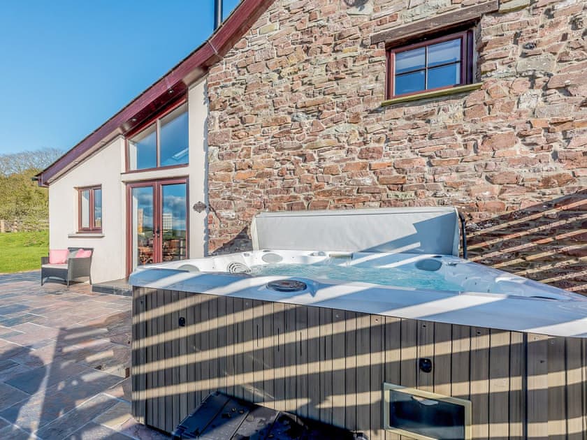 Hot tub | The Coach House - Bronyn Farm, Ferryside, near Carmarthen