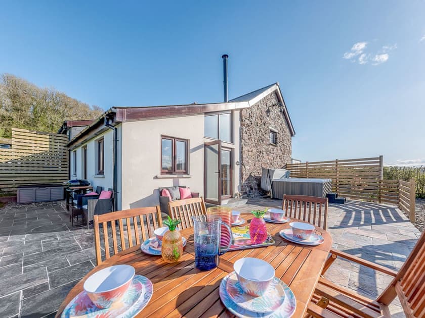 Outdoor eating area | The Coach House - Bronyn Farm, Ferryside, near Carmarthen