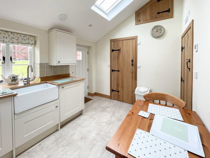 Kitchen/diner | Hambledon Cottage Holiday - The Old Pump House - Hambledon Cottage Holidays, Child Okeford, near Blandford Forum