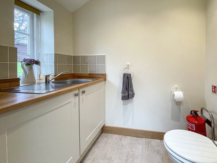 Utility room | Hambledon Cottage Holiday - The Old Pump House - Hambledon Cottage Holidays, Child Okeford, near Blandford Forum