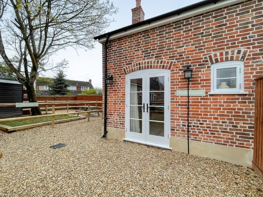 Outdoor area | Hambledon Cottage Holiday - The Old Pump House - Hambledon Cottage Holidays, Child Okeford, near Blandford Forum