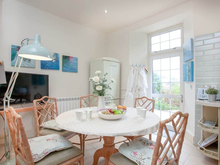 Dining Area | The Townhouse at Muntham - Muntham Holiday Apartments, Torquay