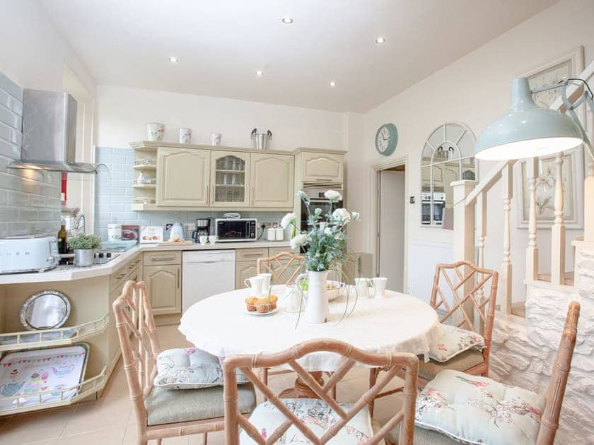 Kitchen/diner | The Townhouse at Muntham - Muntham Holiday Apartments, Torquay