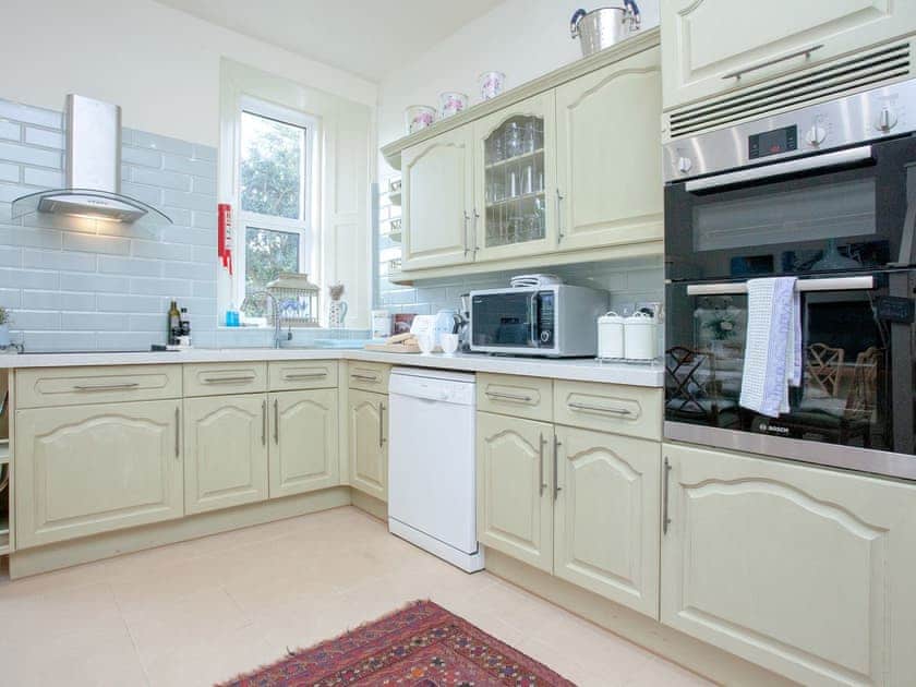 Kitchen | The Townhouse at Muntham - Muntham Holiday Apartments, Torquay