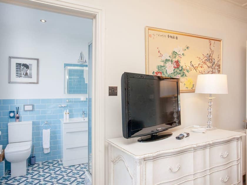 En-suite | The Townhouse at Muntham - Muntham Holiday Apartments, Torquay