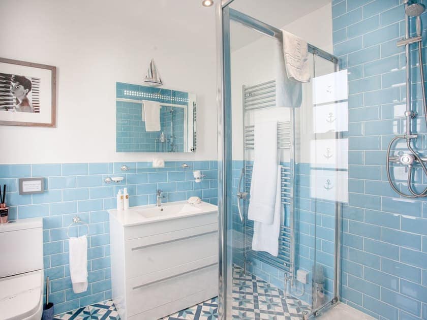 En-suite | The Townhouse at Muntham - Muntham Holiday Apartments, Torquay