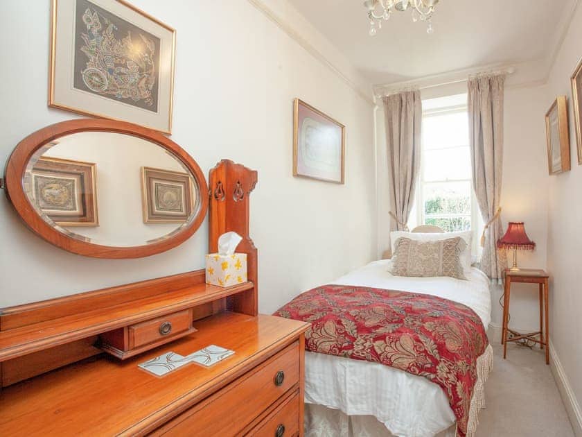 Bedroom | The Townhouse at Muntham - Muntham Holiday Apartments, Torquay