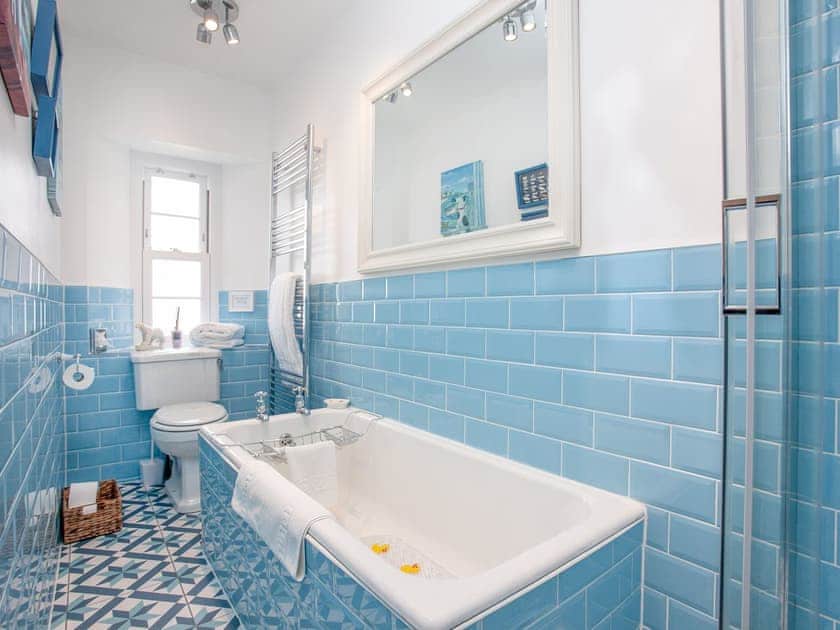 Bathroom | The Townhouse at Muntham - Muntham Holiday Apartments, Torquay