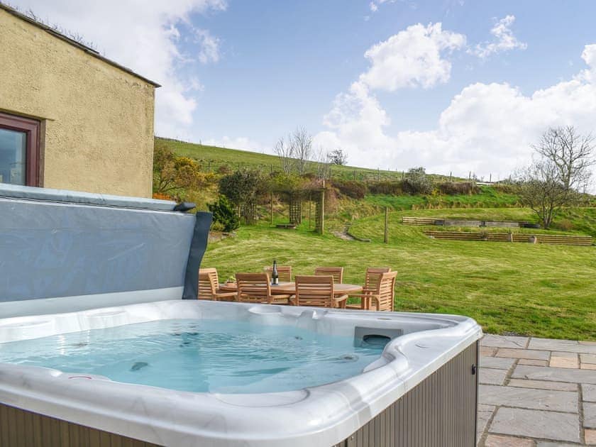 Hot tub | Cae Mawr, Llanllyfni, near Beddgelert