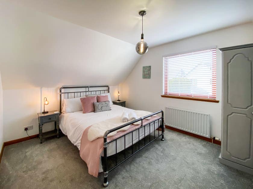 Kingsize bedroom  | Rumpys, Anstruther