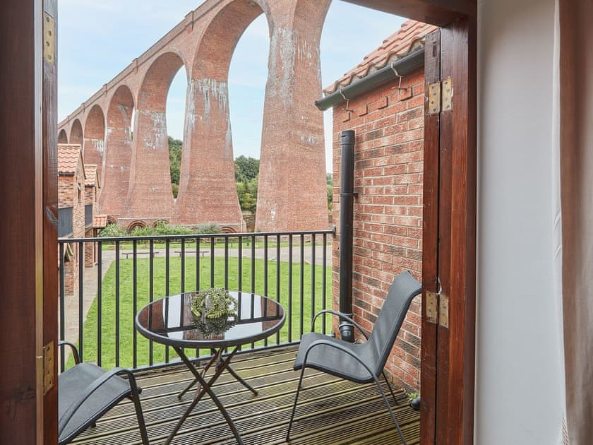 Sitting-out-area | Heron Mews, Whitby