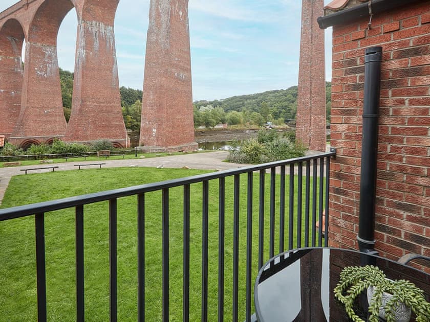 Sitting-out-area | Heron Mews, Whitby