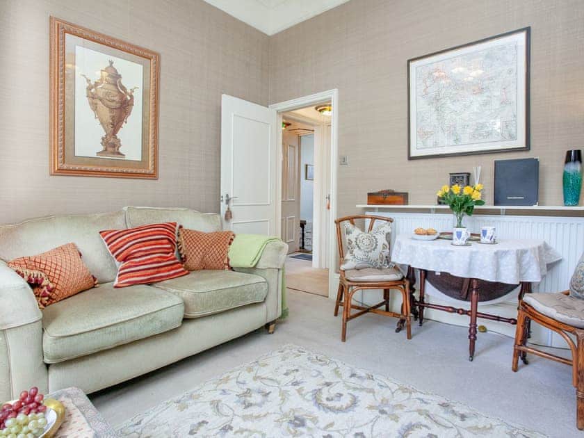 Living room/dining room | Apartment 6 - Muntham Holiday Apartments, Torquay
