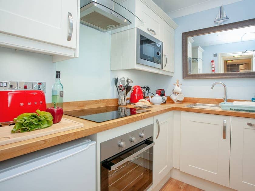 Kitchen | Apartment 6 - Muntham Holiday Apartments, Torquay
