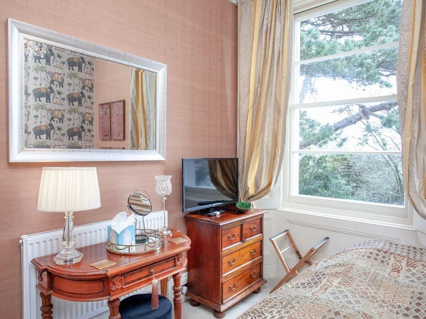 Double bedroom | Apartment 6 - Muntham Holiday Apartments, Torquay