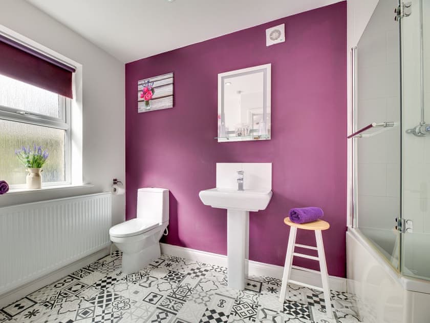 Bathroom | Grace’s Dairy - Wooler Country Cottages, Wooler