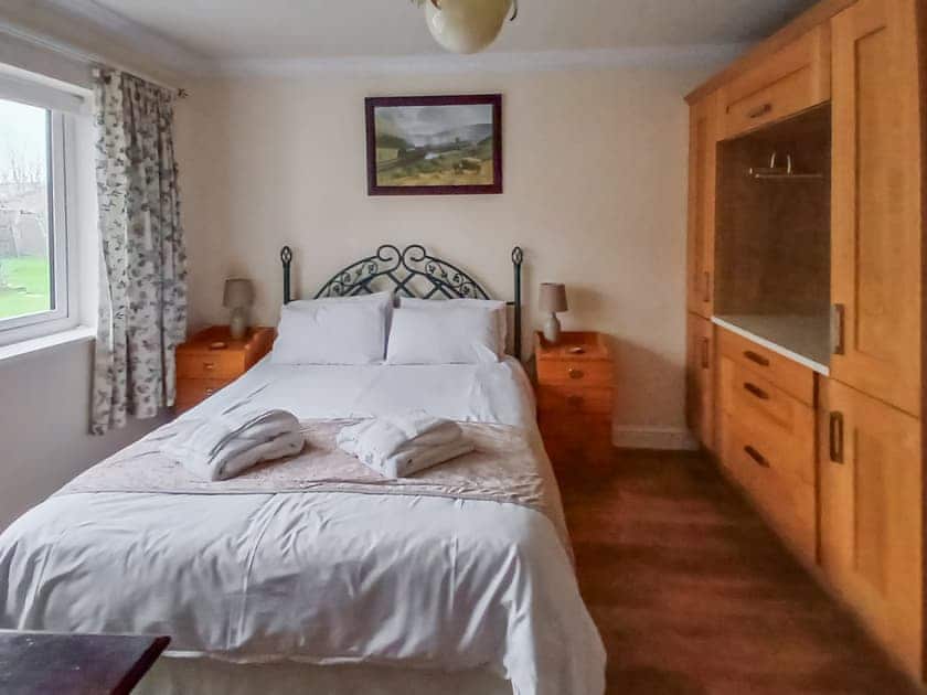 Double bedroom | ByewaysRailway Carriage, Selsey