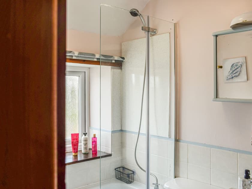 Shower room | Bee Cottage, Hayle
