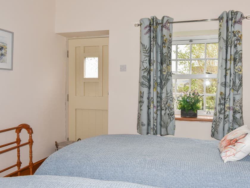 Twin bedroom | Alpine Cottage, Carperby, Leyburn