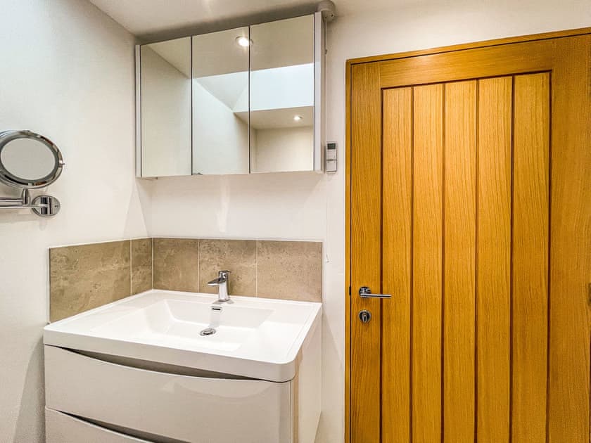 Shower room | Whitley Old Garage - Whitley Cottages, Whitley
