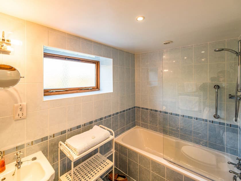 Bathroom | Whitley Coach House - Whitley Cottages, Whitley