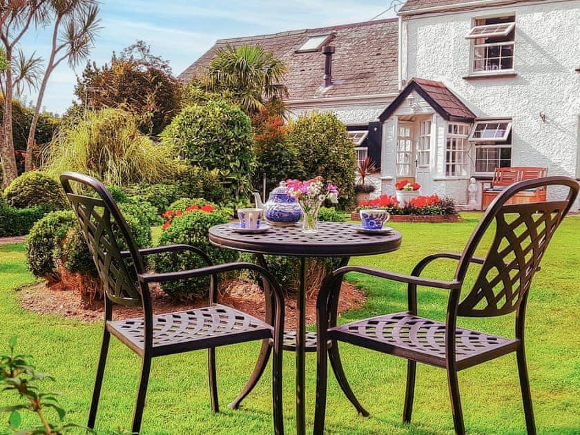 Afternoon tea in the garden | The Haven, Crantock, near Newquay