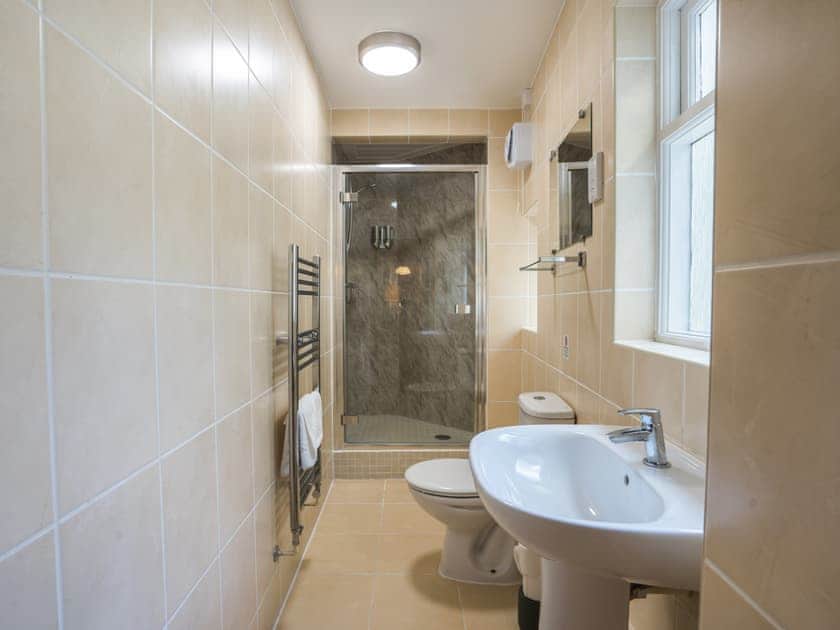 Shower room | 10 Trinity Mews - Trinity Mews Holidays, Torquay