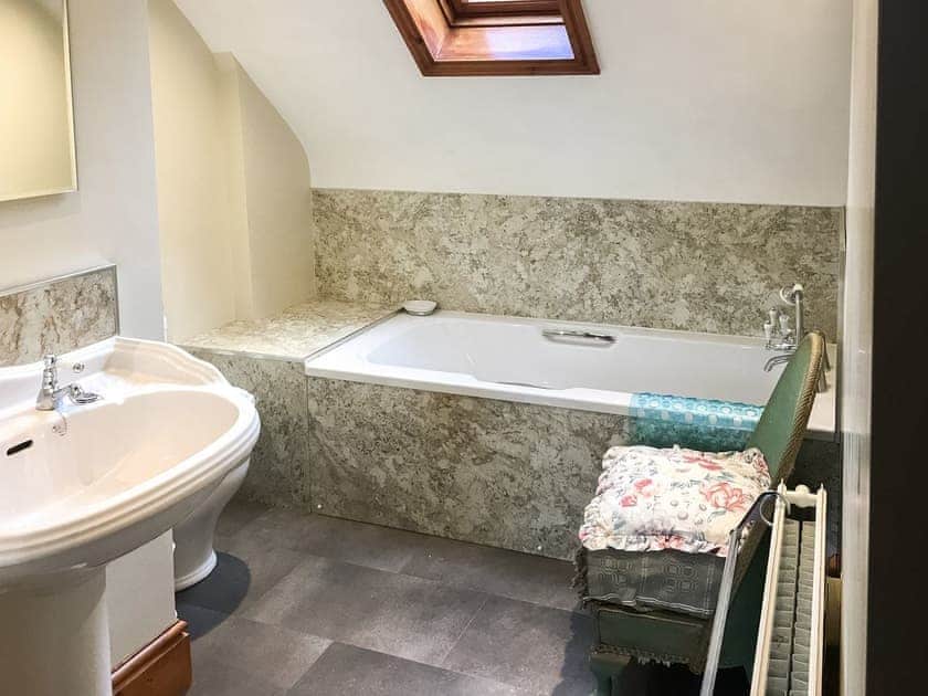 Bathroom | Ty Newydd, Beddgelert, near Caernarfon