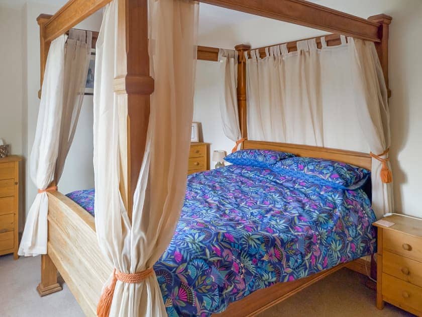 Four Poster bedroom | Harbourhill, Chickerell, near Weymouth