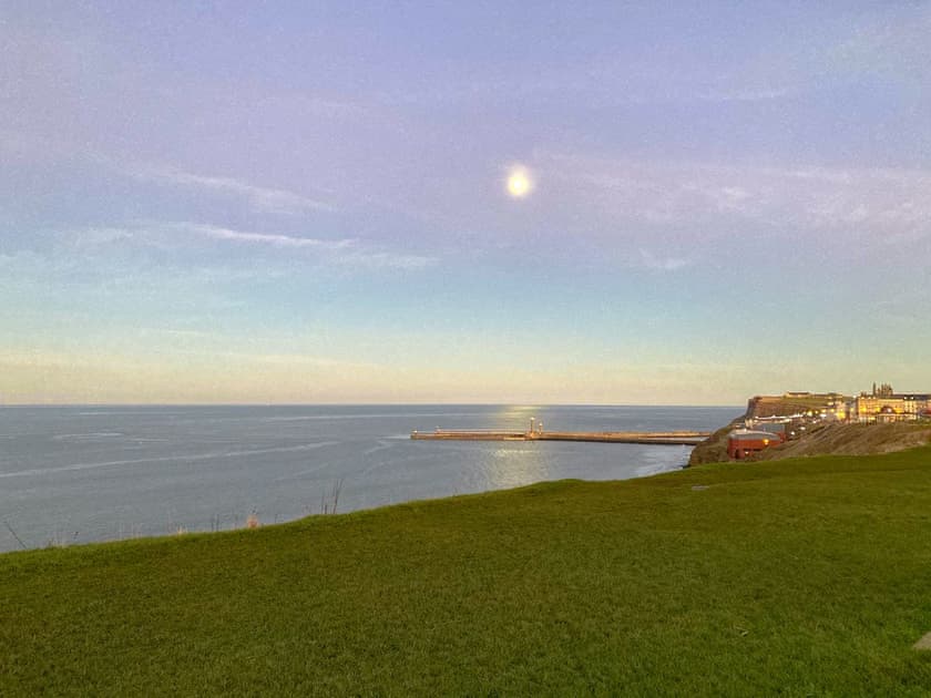 Surrounding area | River Side, Whitby