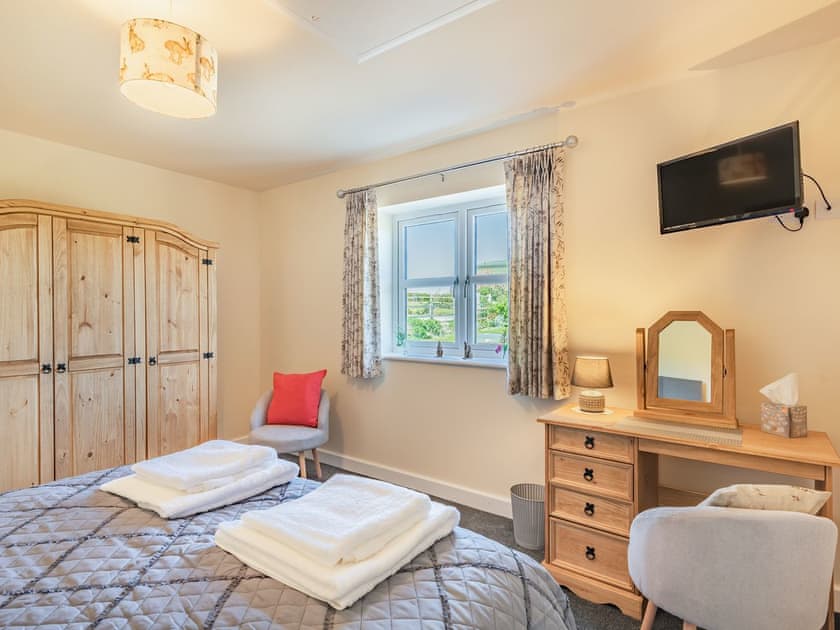 Double bedroom | Lizzie’s Cottage, Fordington