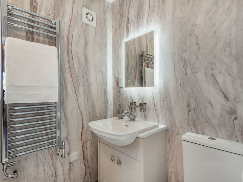 Shower room | Lizzie’s Cottage, Fordington