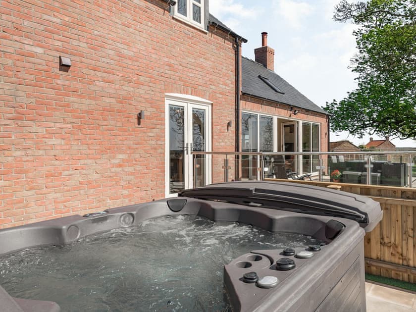 Hot tub | Lizzie’s Cottage, Fordington