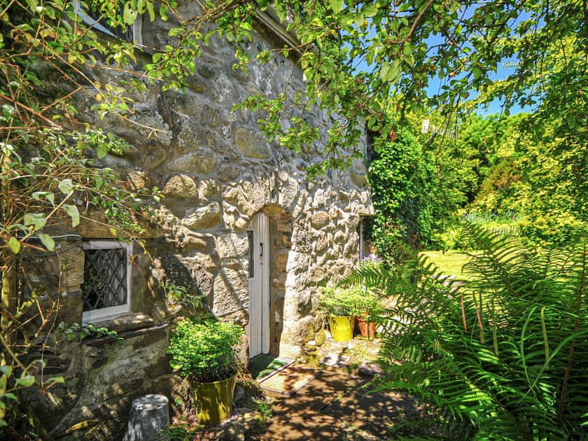 Hen Dy - Llyn Peninsula Holiday Cottages, Garndolbenmaen, near Porthmadog