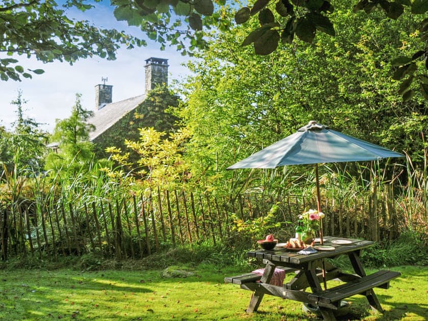 Hen Dy - Llyn Peninsula Holiday Cottages, Garndolbenmaen, near Porthmadog
