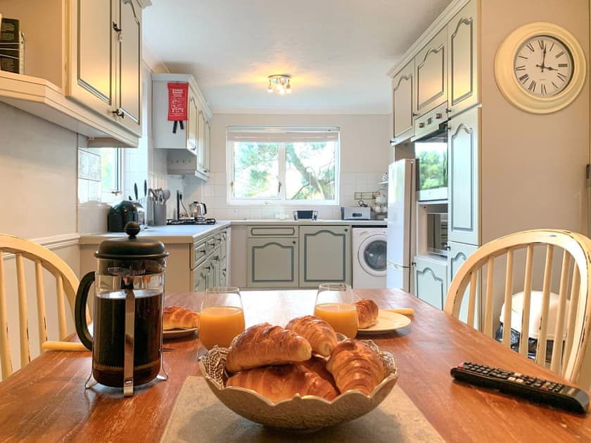 Dining Area | Sandbanks8, Sandbanks